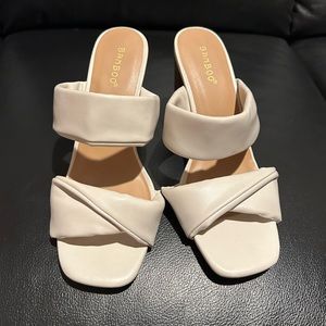 Women’s Bamboo brand shoes, ivory, size 9- never worn, in original box